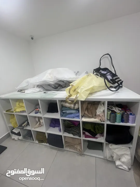 ماكينات خياطة للبيع و مكوى استخدام عدة مرات فقط شبه جديد