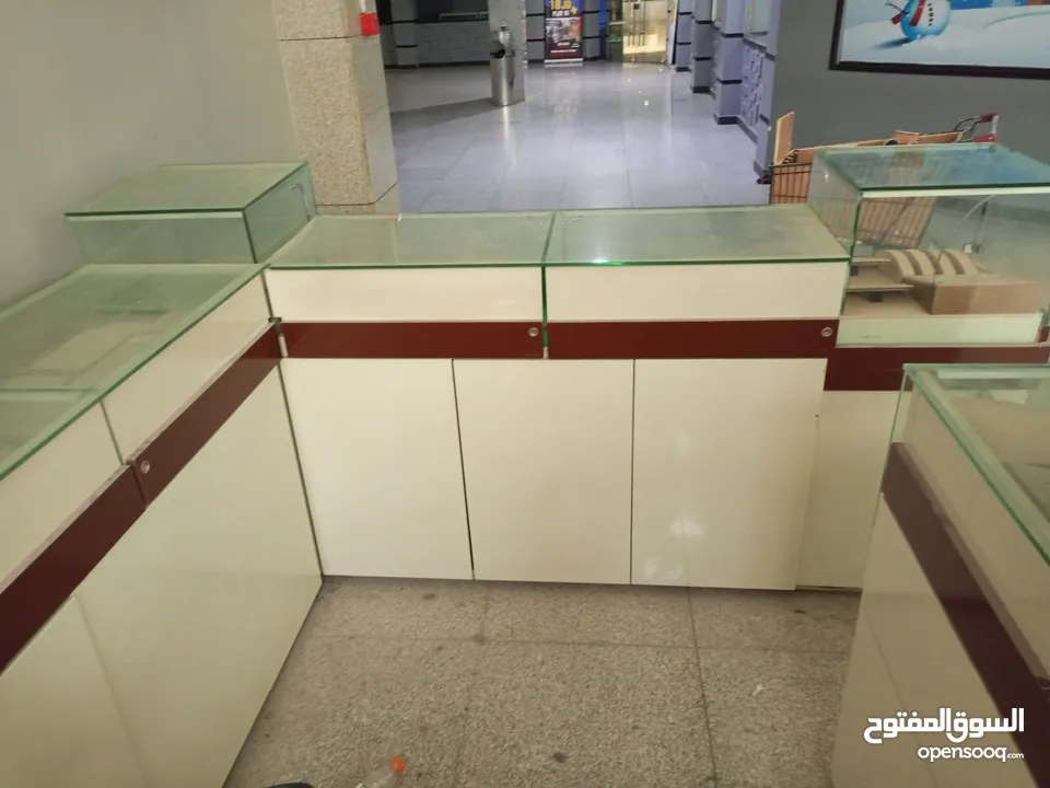 ديكور محل مستعمل للبيع بحاله جيده للبيع