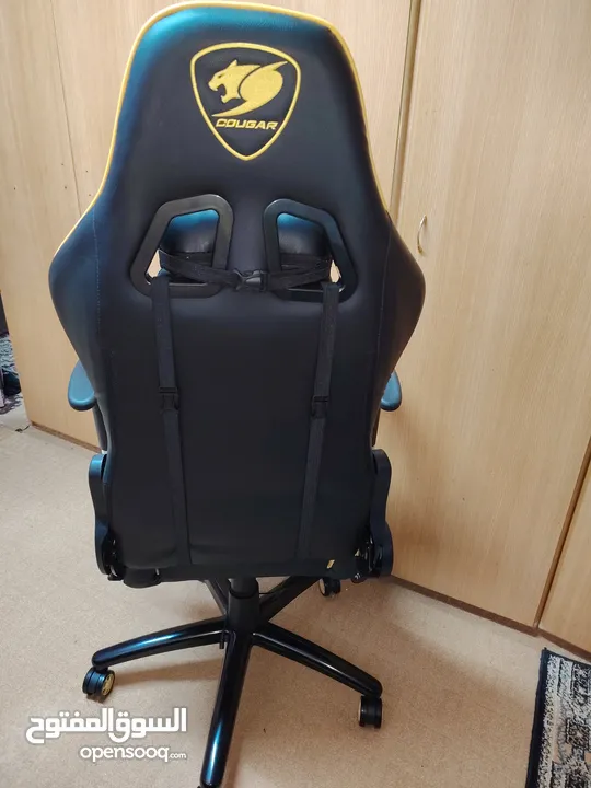 كرسي قيمنق فخم جدا غني عن التعريف استخدام  شهر cougar armor one