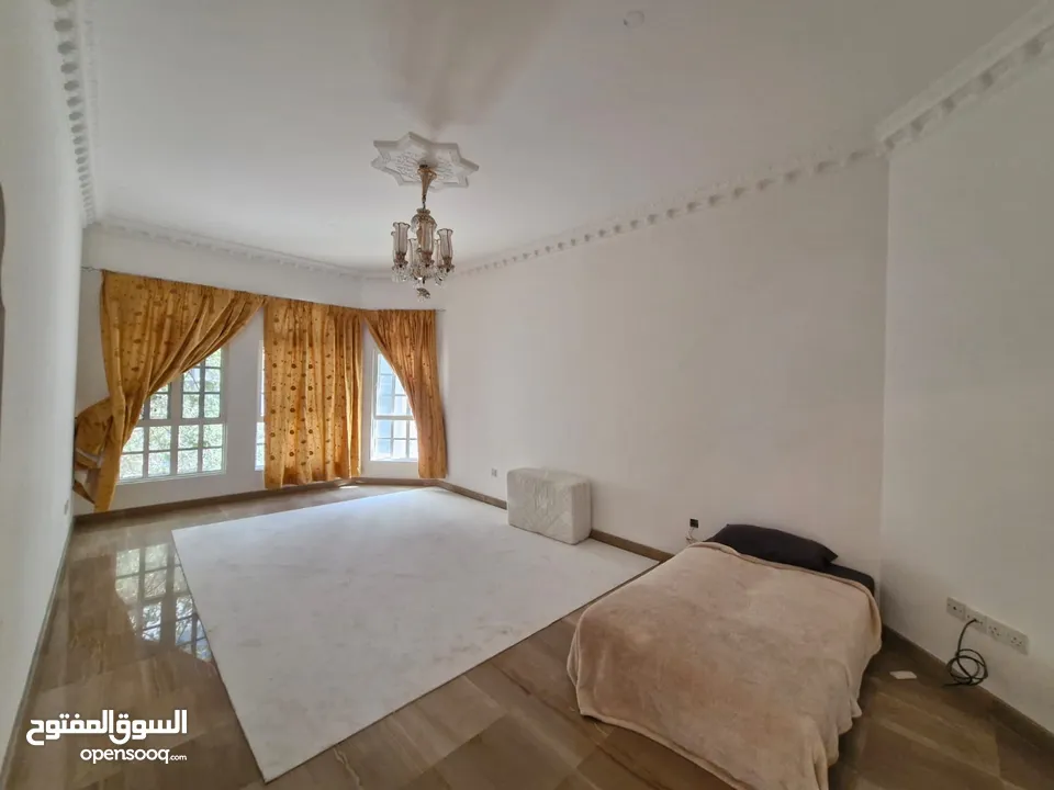 7 BR Amazing Villa In Shatti Al Qurum For Rent