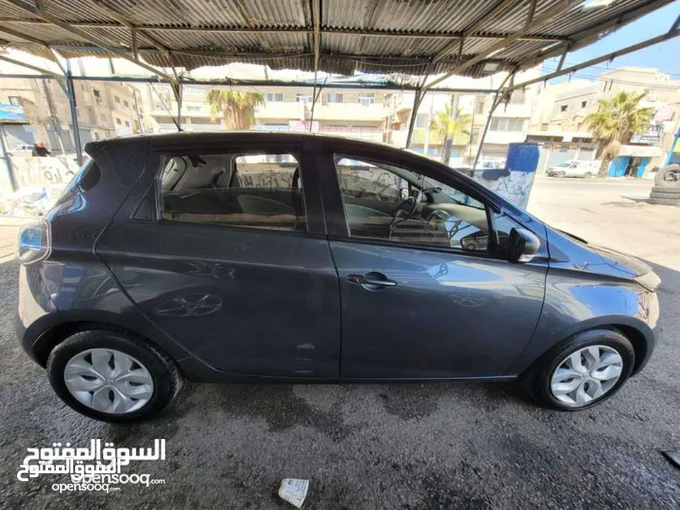 رنو زوي 2018 بيع كاش او بالتقسيط بدون بنوك  أو شركات التسهيل جميع الاضافات السياره اربعه جيد
