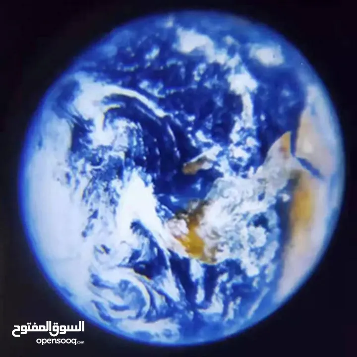 برجكتور ديكور  مضيء شكل كوكب ارض او قمر   تحكم بحجم القطر  حسب الرغبه و كلما خفتت الإضاءة المحيطه