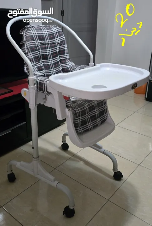 للبيع كرسي طعام