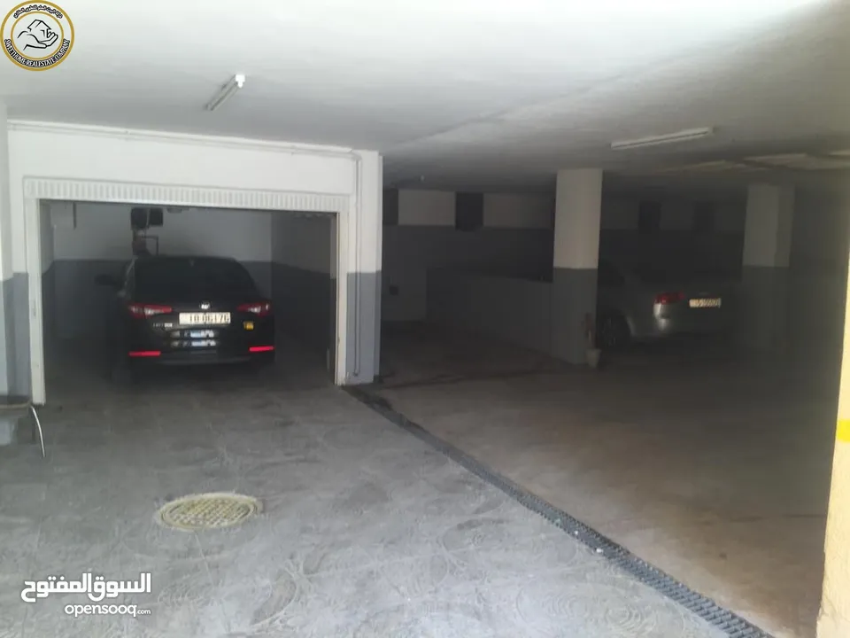 شقة مفروشة فاخرة للبيع في أم السماق الجنوبي  - خلف ال ( C-Town) طابق ثالث مع روف دوبلكس 290م