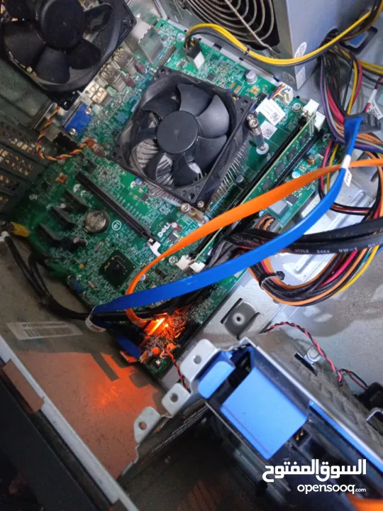 كمبيوتر للبيع داخل زبابدة وقابل للتبديل بايفون 11 من شركة dell ويندوز 10