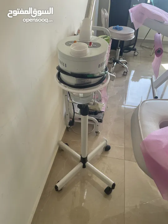 مركز تجميل للبيع