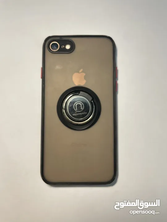 iPhone 8  الملحقات 1:علبة الهاتف 2:سلك الشحن 3:كفر  ‎