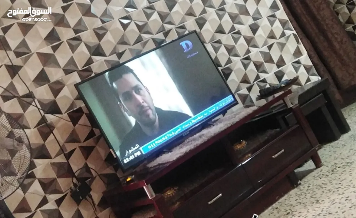 طاولة تلفزيون