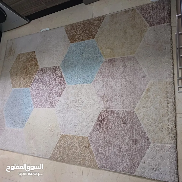 سجادتين تركي من صيدا قياس مترين بثلاث و 160×230سم للبيع و الثنتين نفس الرسمة