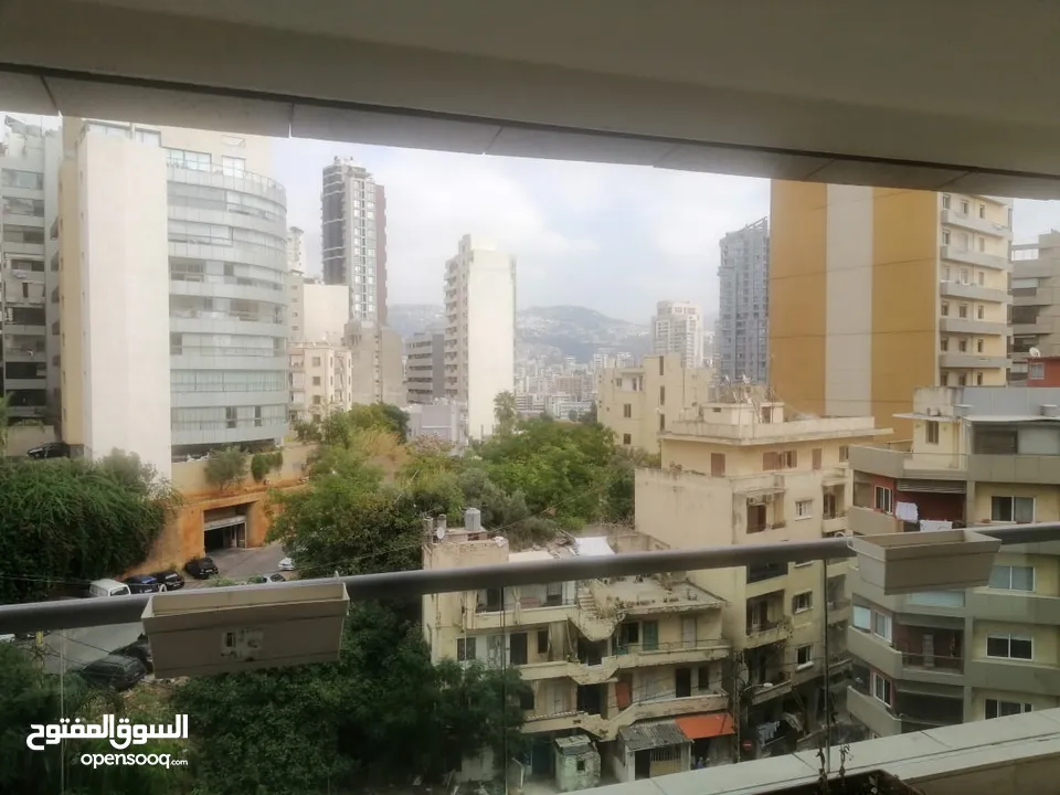 شقة مفروشة  مناظر منطقة راقية الأشرفية بيروت مفروشة بالكامل ط 7 سيكيوريتي مواقف مولد مياه حلوة.