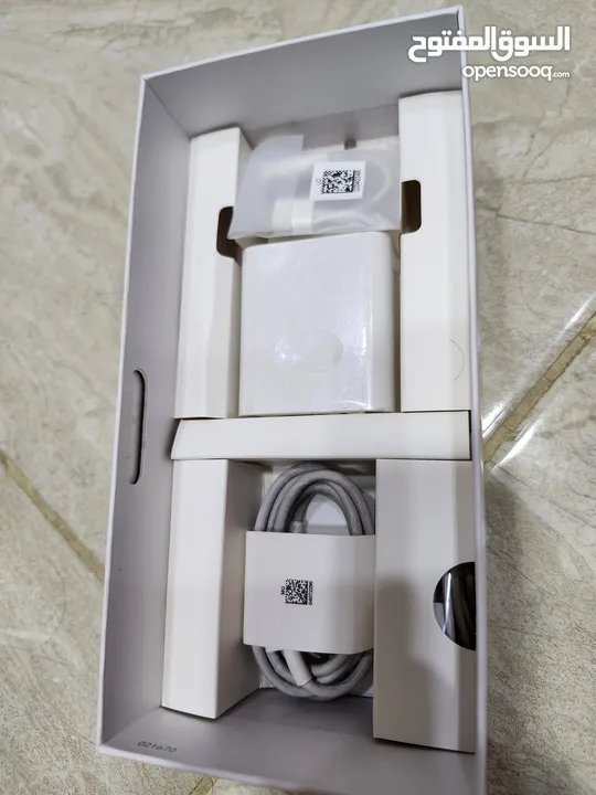 Honor X8b 512/8 بحالة ممتازة مع الكرتونة  وكامل أغراضه وعدة كفرات ولزقة حماية أصلية ضد الكسر