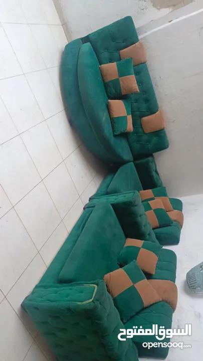 طقم كنب مستعمل للبيع وقابل للتفاوض