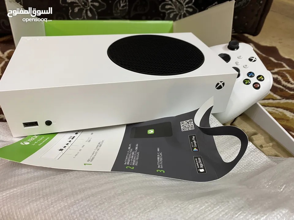 xbox series s الجهاز للبيع بسعر حرق استخدام  تقريبا ثلاث اشهر بسيطه ماشآءالله شبه جديد