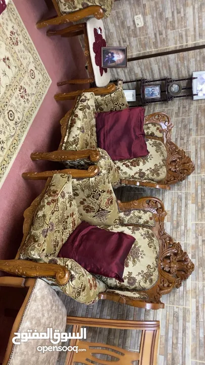 كنب 9 مقاعد خشب زان مع طاولات رخام 4 قطع بحاله ممتازه جدا