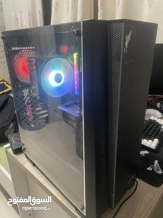 كمبيوتر مع شاشه للبيع الجهاز استخدام بسيط ومرتب