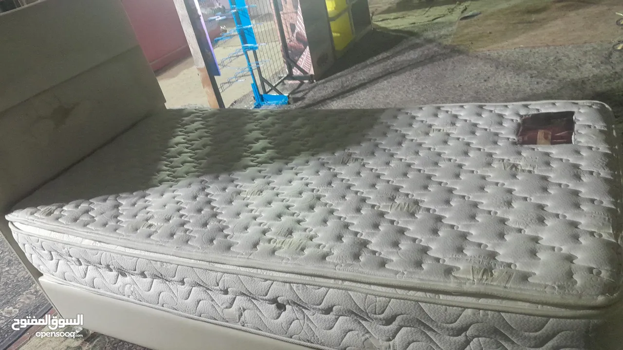 اثاث مستعمل مشكل وغرف نوم وكنب وخزائن وثلاجات ونثريات