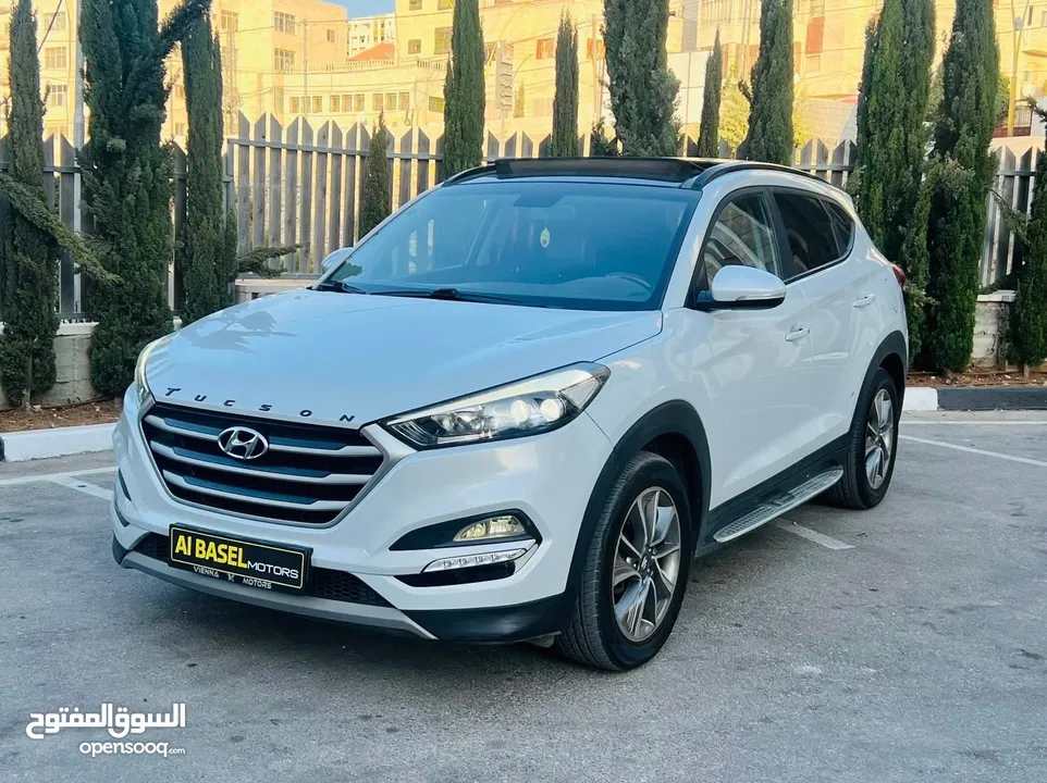 هيونداي توسان. ماتور 2000 موديل 2017 ديزل دفع امامي بالرخصة فول مع بانوراما يحط البركة لصاحب النصيب