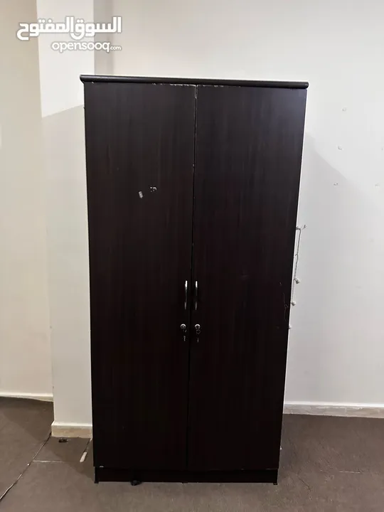 خزانات ومكاتب