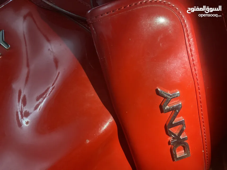 حقيبة الترند حقيبة الأنوثه والجمال DKNY bag بحجم كبير وبتصميم اكثر من أنيق جذااااابه