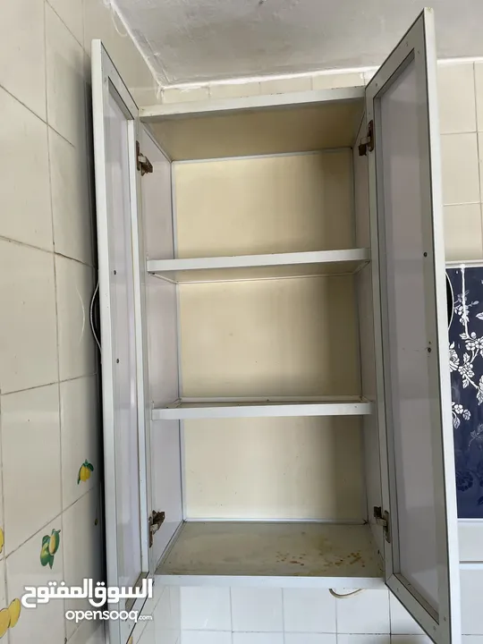 مطبخ الموضح بالصورة كامل بأغراضو للبيع