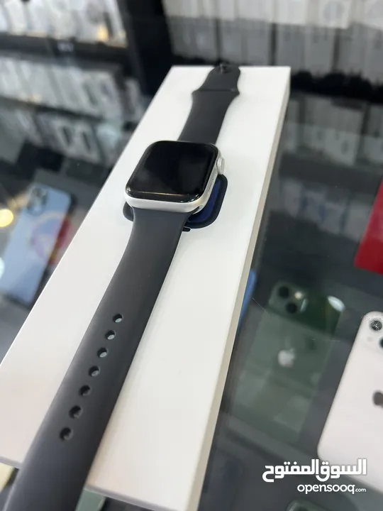 Apple Watch   Series -SE- 44mm بطارية 83% الساعة نضيفة ومكفوله
