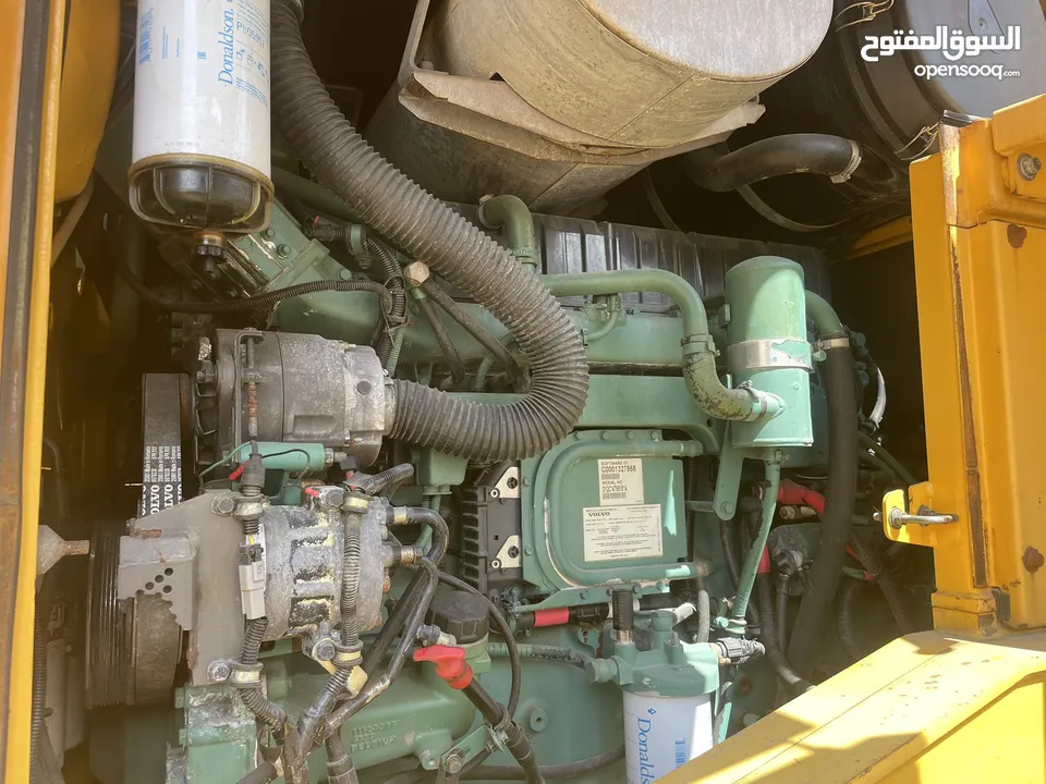 جرافات عدد 2  Volvo F180 +Volvo E180