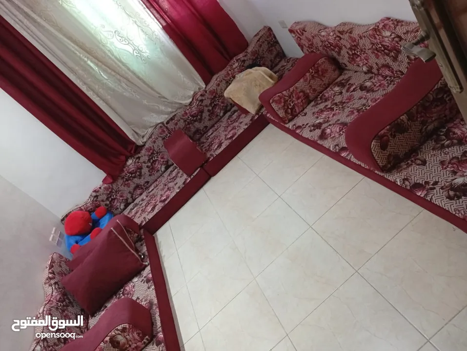 فراش عربي جلسة ارضية مع البرادي  باستعمال الجديد للبيع