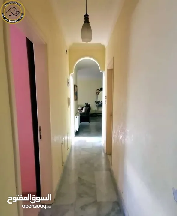 شقة مميزة للبيع في أم السماق  - قرب مدارس الجزيرة طابق ثالث 130م بسعر مغري
