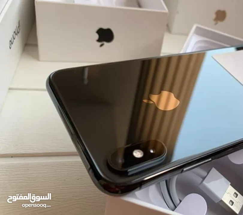 ايفون Xs اصلي جيجا 64 و 256 مغير بطاريه اصلية هدية كفر ولزقة وشاحن الاصلي متوفر توصيل