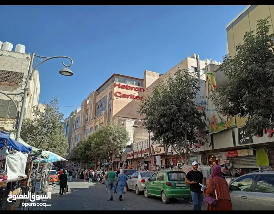 (محل تجاري للبيع خلو )مع سدة كاملة على طول المحل