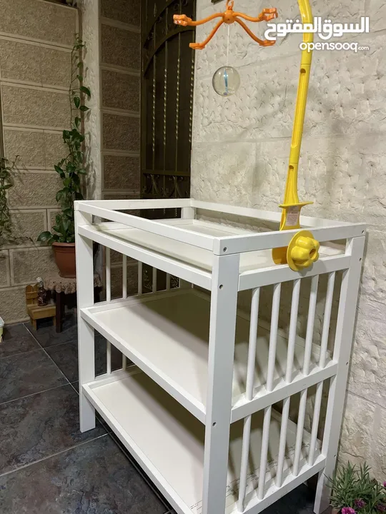 طاوله تغير حفاضات من IKEA جديده بالكامل
