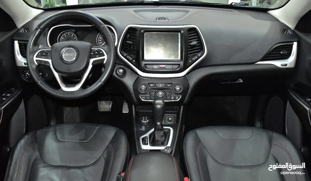 Jeep Cherokee TrailHawk ( 2014 Model ) in Grey Color GCC Specs