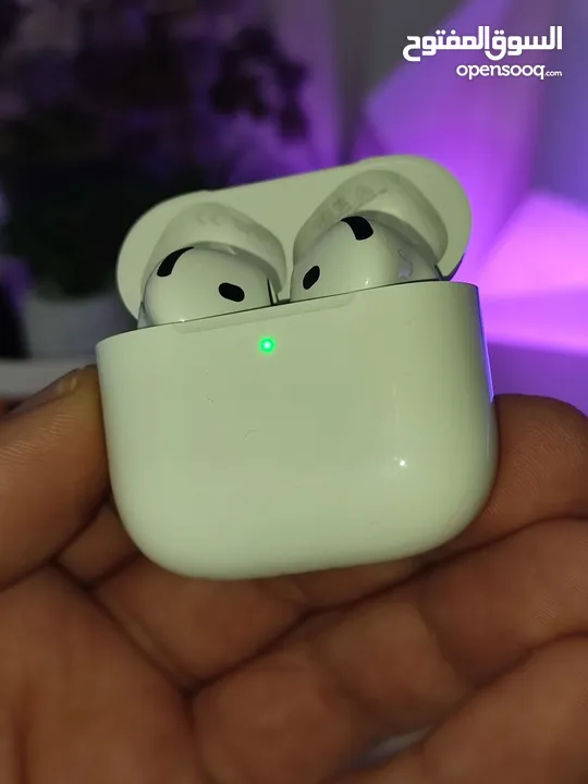 سماعة بتنسيك همومك اكتشف قوة الأداء مع سماعات AirPods 4.. الجيل الرابع والاحدث من سماعات ايربودز