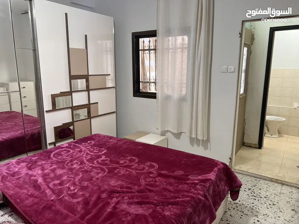 منزل طابقين متاح طابق ارضي جاراً لاصحاب المنزل غير شامل اي خدمات اضافية