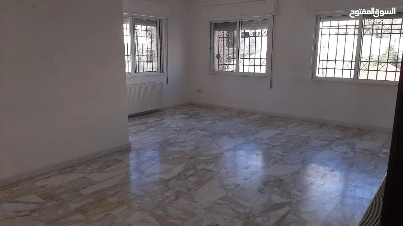 شقة فارغة  للإيجار في خلدا قرب دوار السكر ( 145م ) , طابق اول ,3 غرف نوم وحدة ماستر من المالك مباشرة