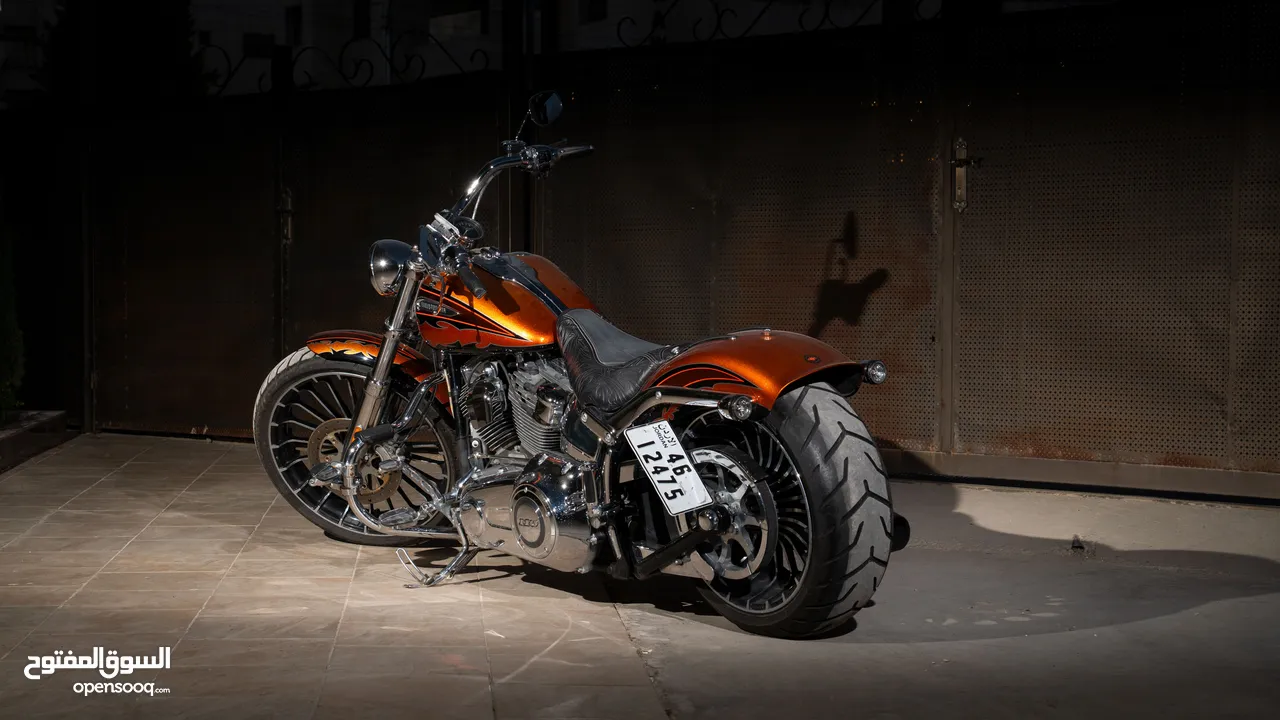 HARLEY DAVIDSON BREAKOUT CVO