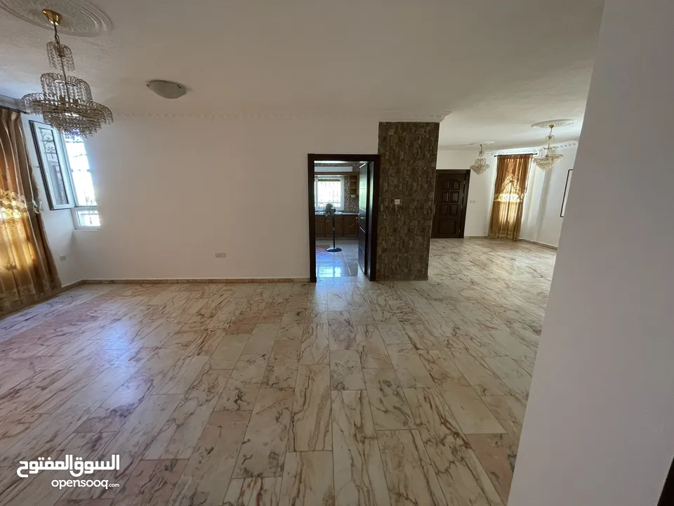 عمارة للبيع فل عقبة تاسعة جمعيات شقتين كل شقة 200 متر+ تسوية 80 متر بسعر مغري مساحة الارض 476