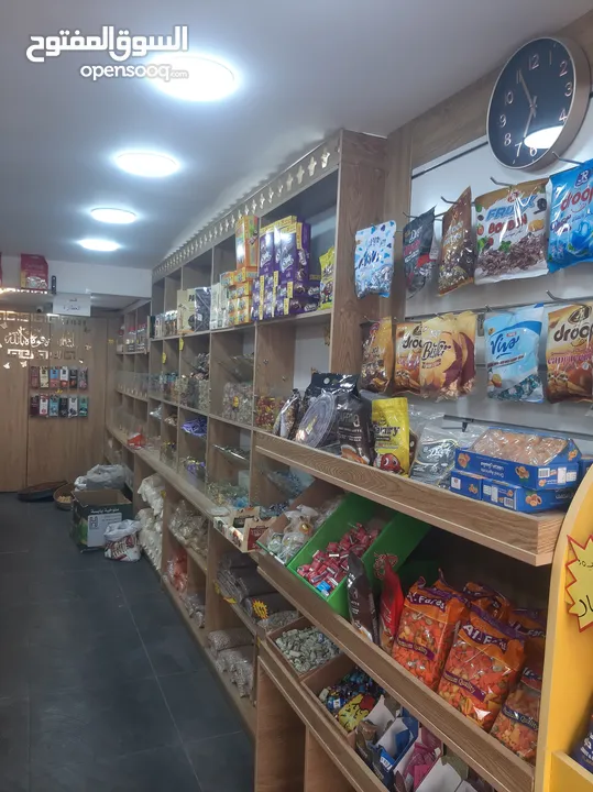 محمص للبيع بكامل عدته وبضاعته البيع بداعي السفر والعودة الى سوريا المحمص يعمل بشكل جيد وقابل للتطوير