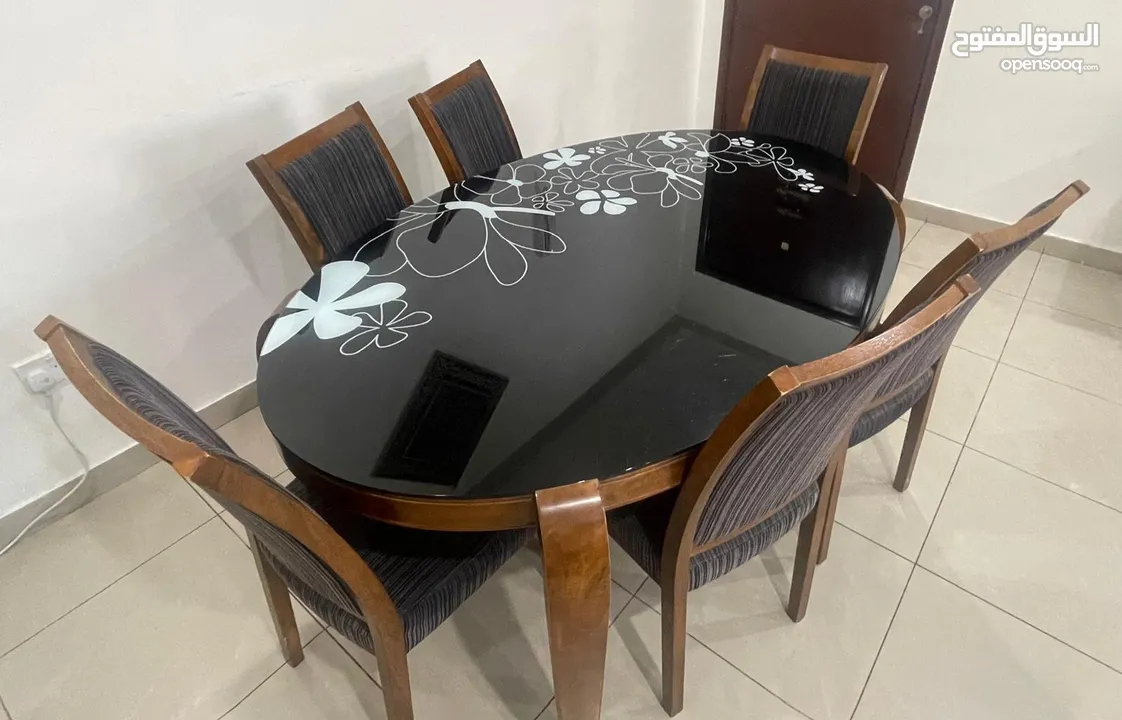 طاولة سفرة وطاولة وسط وطاولة تلفزيون