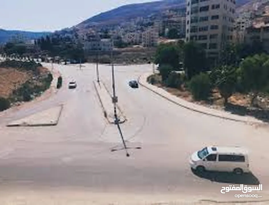 3 محلات تجارية للخلو مع ساحة خارجية يمكن إغلاقها 50 متر