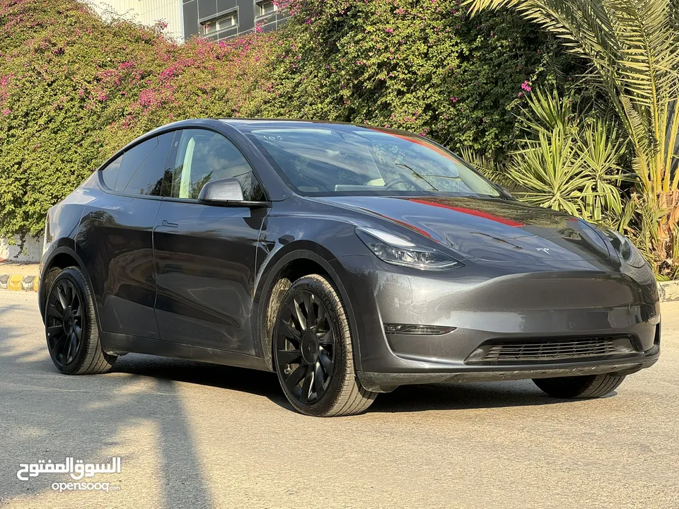 Tesla model Y 2022 7 مقاعد