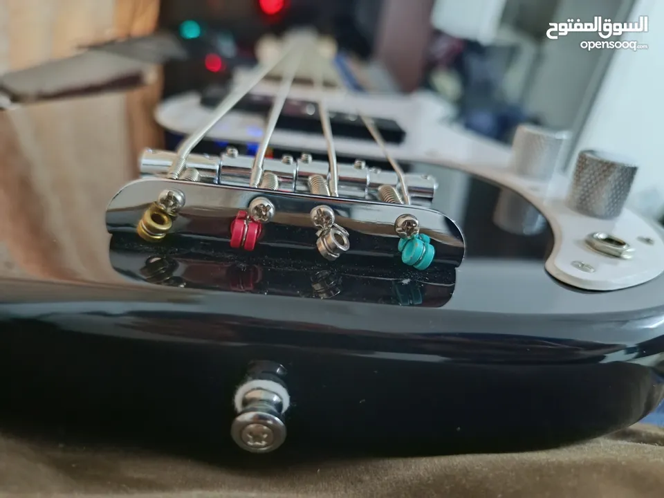 Electric Bass guitar Squire Precision Mini جيتار كهربائي باس
