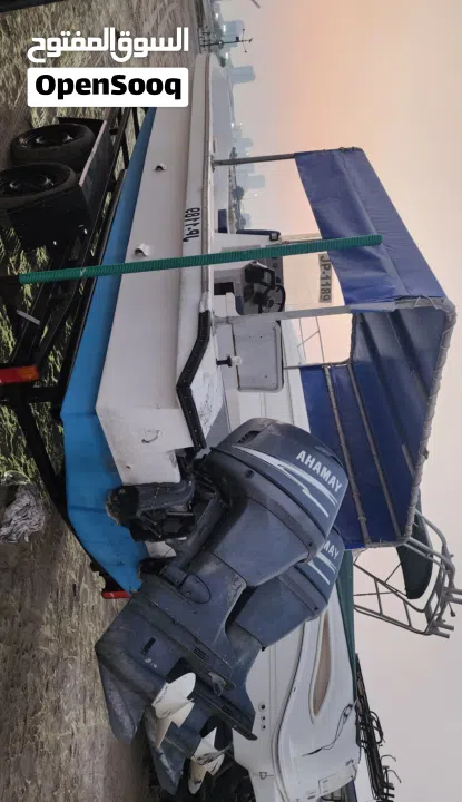 للبيع قارب 28 قدم مع مكينتين ياماها
