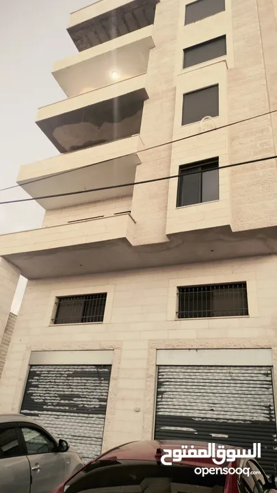 شقة سوبر ديلوكس جديدة البناء  بيتونيا مساحة 200م2  بجانب مسجد سيف الدين موقع سكني هادئ ومتميز