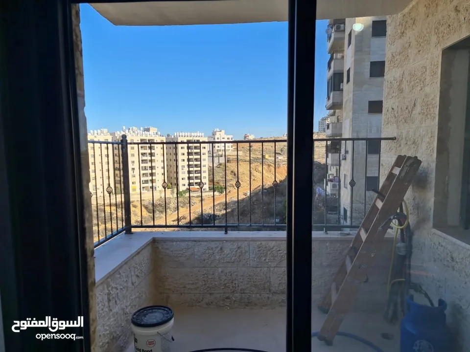 شقة مفروشة بمنطقة المصايف قريب مدرسة الاوائل ثلاث غرف بحالة ممتازة من المالك مباشرة