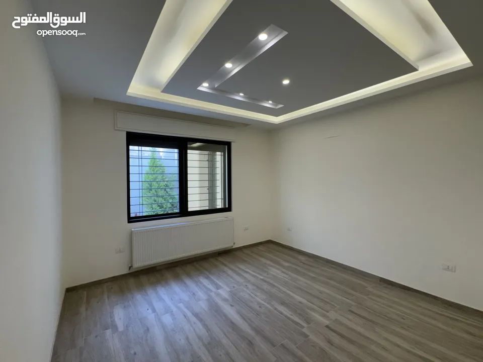 شقة طابق شبه ارضي مساحة 231م + حديقه 255م بتشطيبات مميزة - حي الصحابة - رجم عميش - رمضان للاسكان
