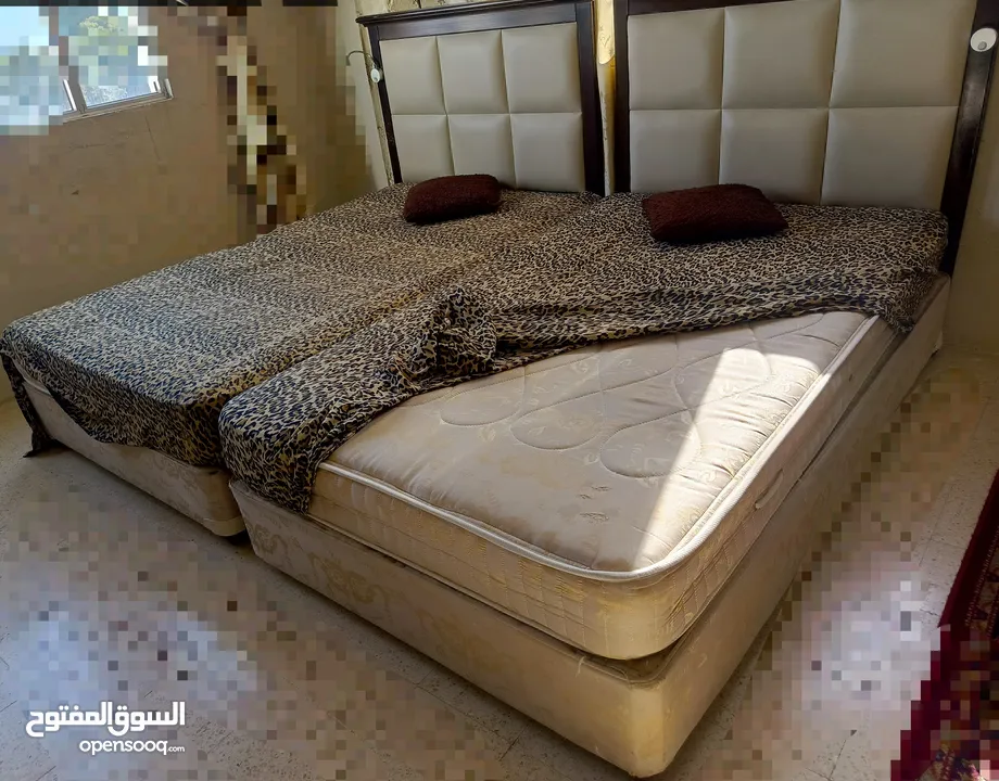 تخوت مفرد ونص خشب زان ثقيل مع جلد وفرشات هارموني  اصليه زنبركيه مريحه جدا ،استخدام بسيط ،عدد 6 تخوت