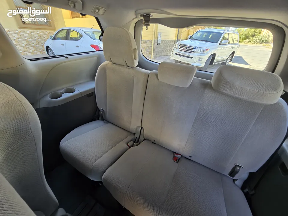 Toyota Sienna LE V6 USA 2012 price 27,000 AED