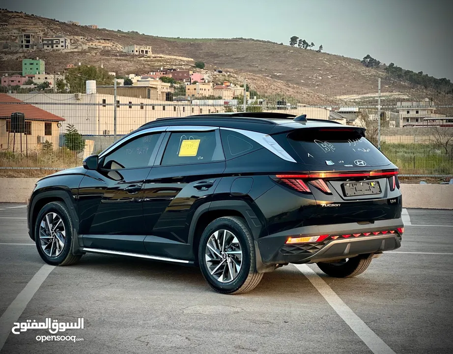 هونداي توسان/2022 فل الفل فتحة سقف بانوراما  2x4 ///240Hp بنزين + كهرباء  ( Haybrid) 1600cc