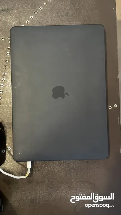 فرصة ذهبية macbook pro 13 inch فيه طبقة حماية